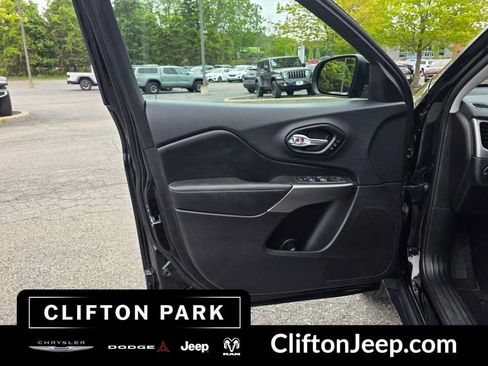 Used 2022 Jeep Cherokee Limited w/ Elite Package AWD/4WD image 7