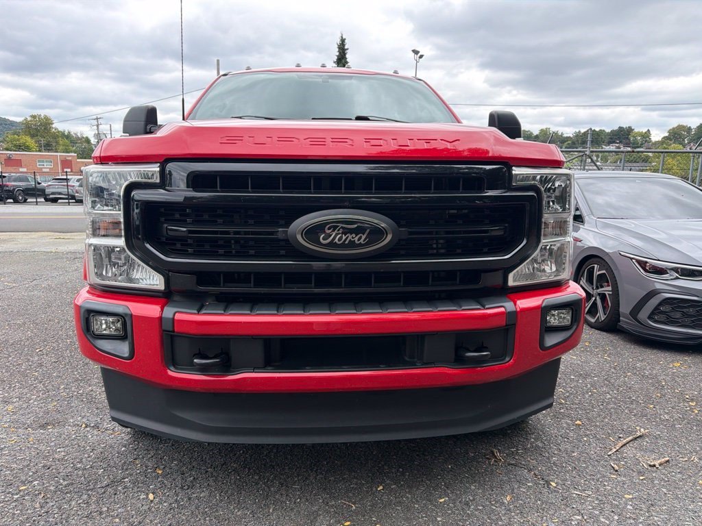 Used 2022 Ford F250 XLT w/ Black Appearance Package AWD/4WD image 2