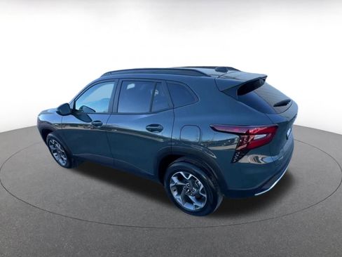 Used 2025 Chevrolet Trax LT image 10