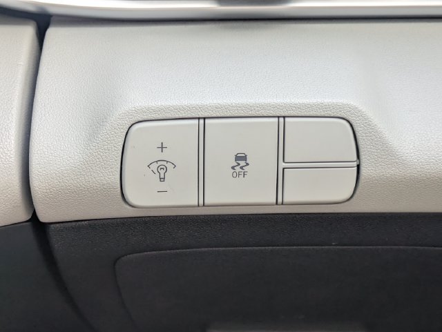 Used 2025 Hyundai Elantra Limited FWD image 26