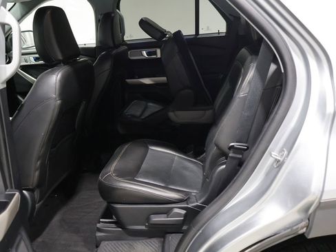 Used 2022 Ford Explorer Limited w/ Equipment Group 301A AWD/4WD image 17