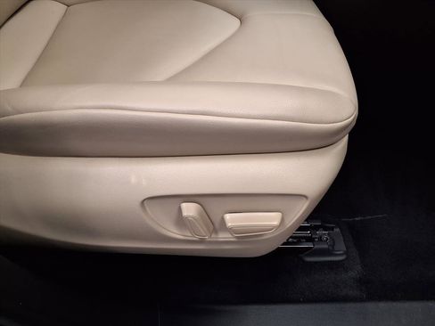 Used 2022 Toyota Highlander XLE image 11