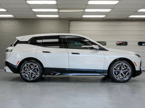 Used 2024 BMW iX xDrive50 w/ Premium Package AWD/4WD image 3
