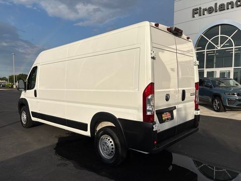 Used 2024 RAM ProMaster 2500 w/ Convenience Group FWD image 3