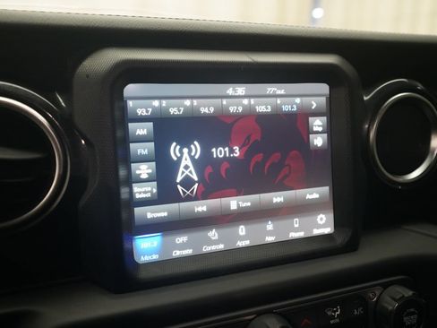Used 2023 Jeep Wrangler Unlimited Sahara AWD/4WD image 6