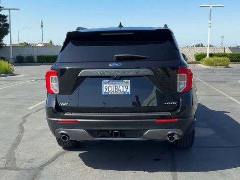 Used 2022 Ford Explorer XLT w/ Equipment Group 202A image 3