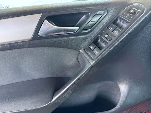 Used 2013 Volkswagen Golf 4-Door FWD image 10