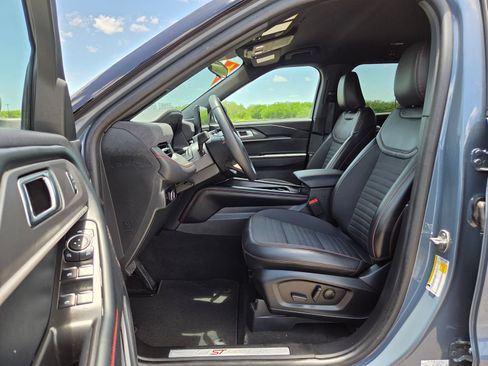 Used 2025 Ford Explorer ST-Line RWD image 12
