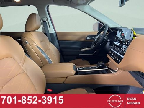 New 2025 Nissan Pathfinder Platinum image 40
