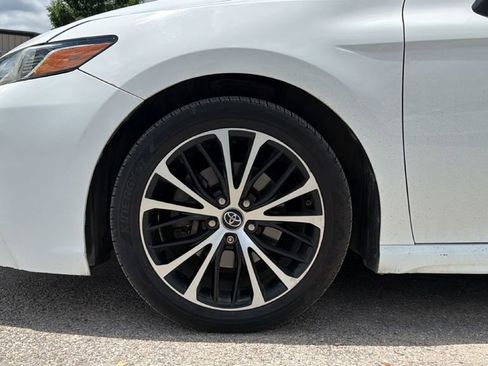 Certified 2018 Toyota Camry SE FWD image 12