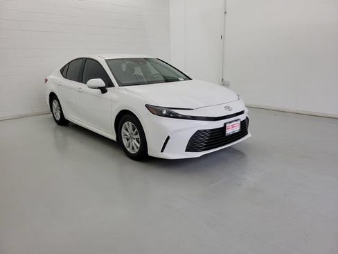 Used 2025 Toyota Camry LE w/ Convenience Package FWD image 5