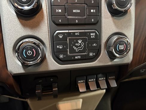 Used 2016 Ford F450 Lariat w/ Chrome Package image 17