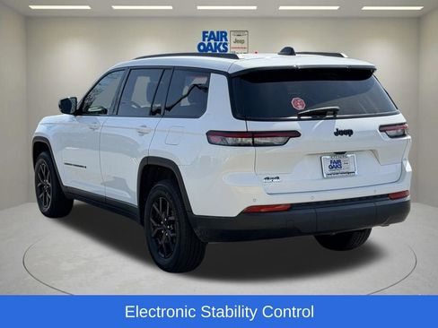 Used 2025 Jeep Grand Cherokee L Altitude image 9