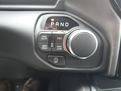 New 2026 RAM 1500 4x4 Crew Cab image 17