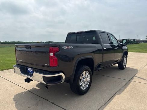 Used 2021 Chevrolet Silverado 2500 LTZ w/ LTZ Premium Package AWD/4WD image 8