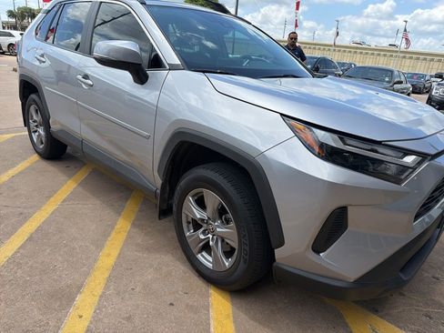Used 2024 Toyota RAV4 XLE AWD/4WD image 4