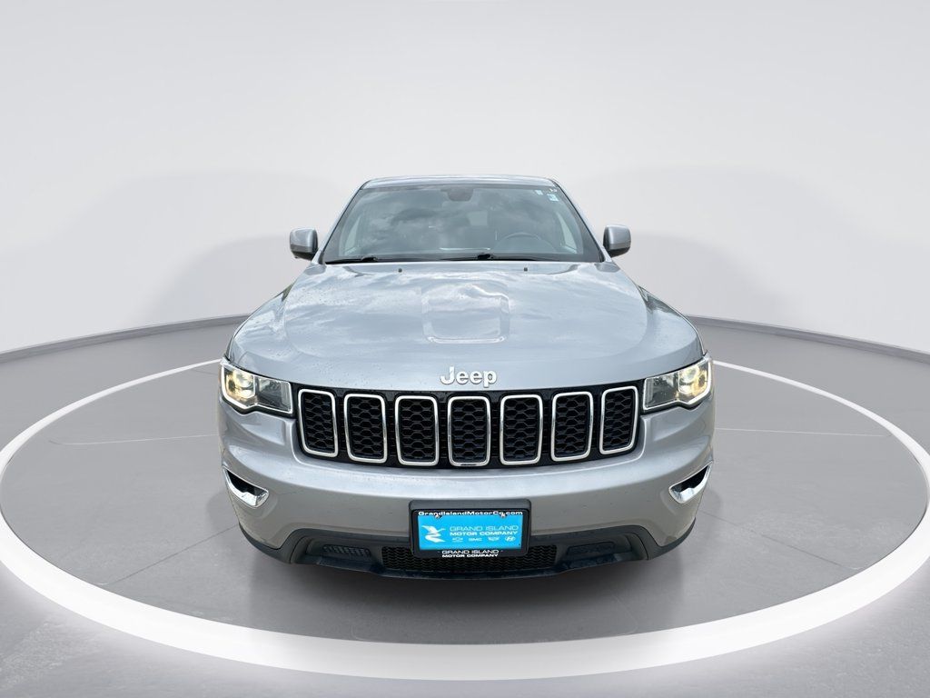 Used 2021 Jeep Grand Cherokee Laredo RWD image 3