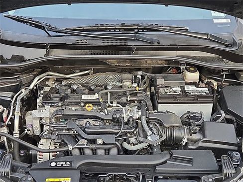 Certified 2022 Toyota Corolla Cross XLE image 27