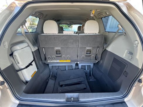 Used 2011 Toyota Sienna LE image 25