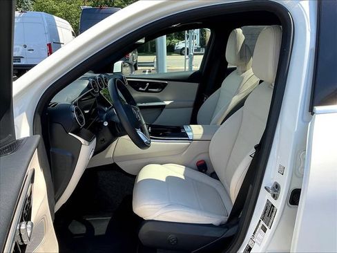Used 2026 Mercedes-Benz GLC 300 4MATIC image 23
