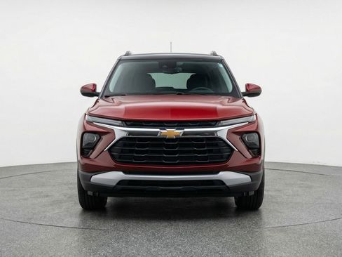 Used 2025 Chevrolet TrailBlazer LT FWD image 2