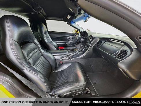 Used 2004 Chevrolet Corvette Coupe w/ Roof Package image 23