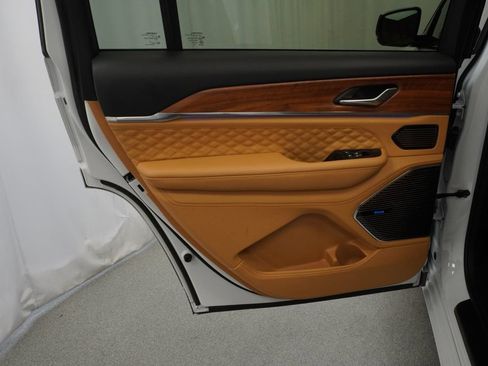 Used 2024 Jeep Grand Cherokee L Summit AWD/4WD image 43