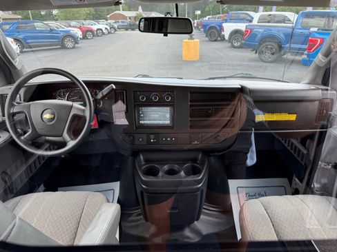 Used 2018 Chevrolet Express 2500 image 21