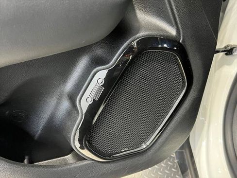 Certified 2022 Jeep Renegade Altitude w/ Sun/Sound Group image 23