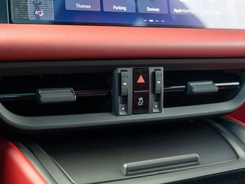 New 2026 Porsche Macan 4 Electric image 21