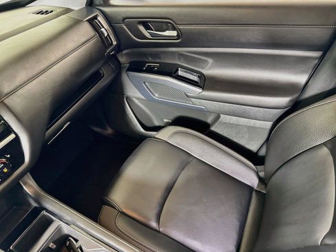 Used 2025 Nissan Pathfinder SL FWD image 22