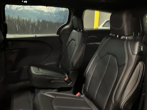 New 2026 Chrysler Pacifica Select AWD/4WD image 14