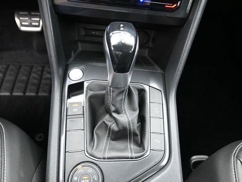 Used 2022 Volkswagen Tiguan SE R-Line image 25