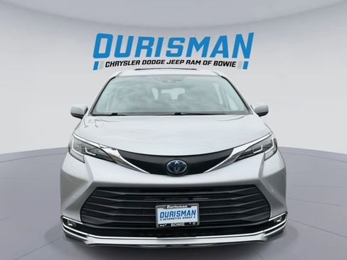 Used 2021 Toyota Sienna XLE image 8