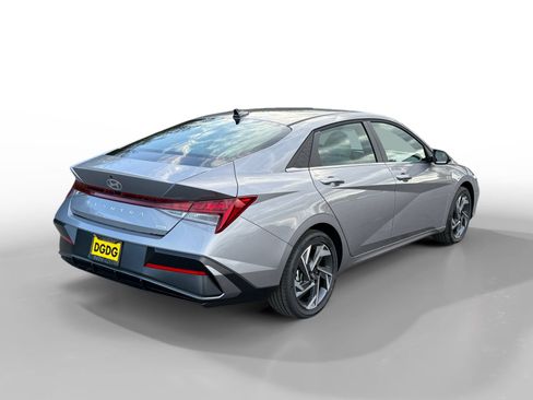 New 2026 Hyundai Elantra Limited FWD image 5