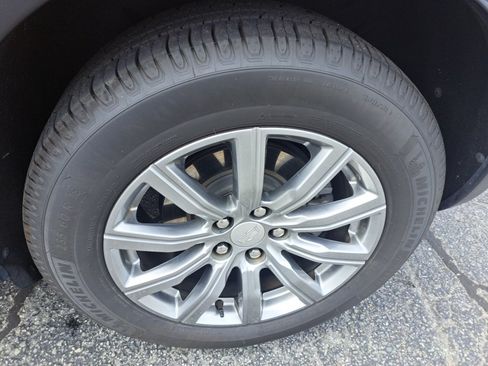 Used 2019 Cadillac XT4 Premium Luxury w/ Enhanced Visibility Package FWD image 19