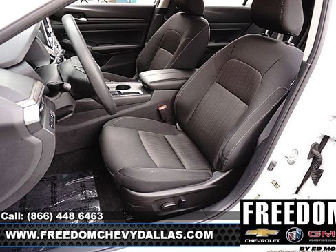 Used 2025 Nissan Altima 2.5 SV image 9