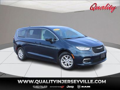 Used 2023 Chrysler Pacifica Touring-L