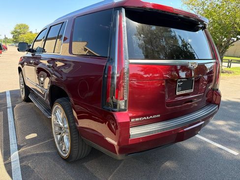Used 2018 Cadillac Escalade Luxury RWD image 7
