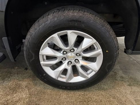 Used 2023 Chevrolet Silverado 1500 Custom AWD/4WD image 9