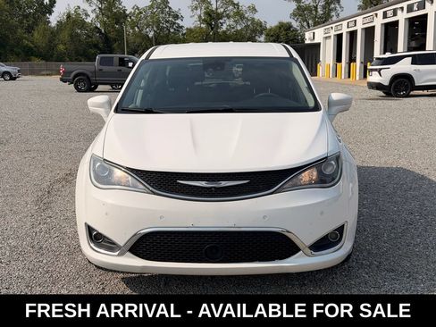 Used 2019 Chrysler Pacifica Touring Plus w/ Advanced Safetytec Group FWD image 2