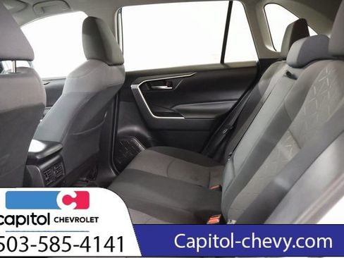 Used 2020 Toyota RAV4 XLE w/ Carpet Mat Package AWD/4WD image 31