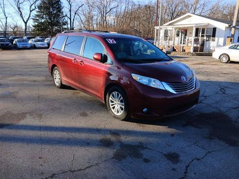 Used 2012 Toyota Sienna XLE image 7
