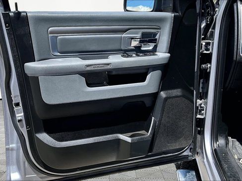 Used 2020 RAM 1500 Classic SLT w/ Luxury Group RWD image 24