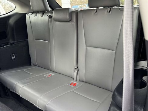 Used 2024 Toyota Highlander XLE image 17