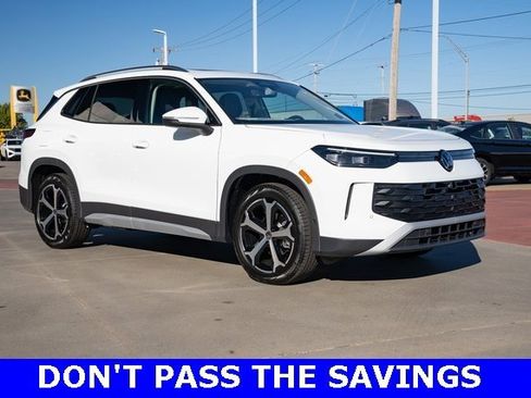 New 2025 Volkswagen Tiguan SE image 8