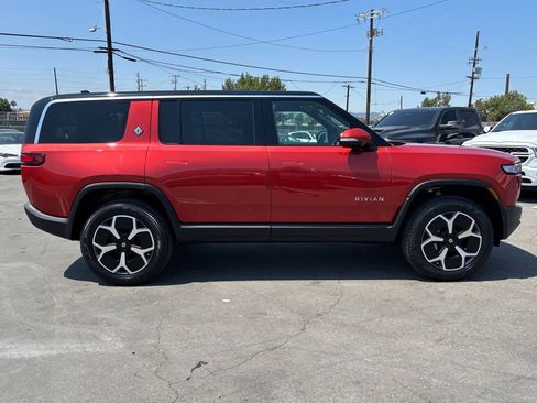 Used 2024 Rivian R1S Adventure image 3