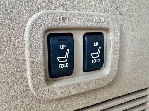 Used 2006 Ford Explorer Eddie Bauer image 26