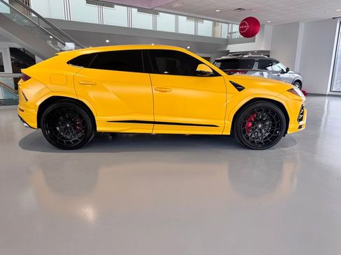 Used 2021 Lamborghini Urus image 6