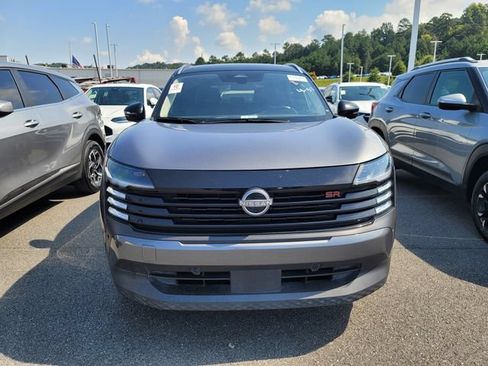 Used 2025 Nissan Kicks SR AWD/4WD image 2